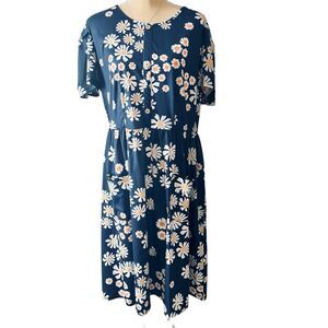 Summer Plus Size Dress Blue with Daisies Size XXL Short Sleeves Pockets
